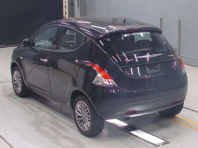 Chrysler YPSILON 2014 7084713-6