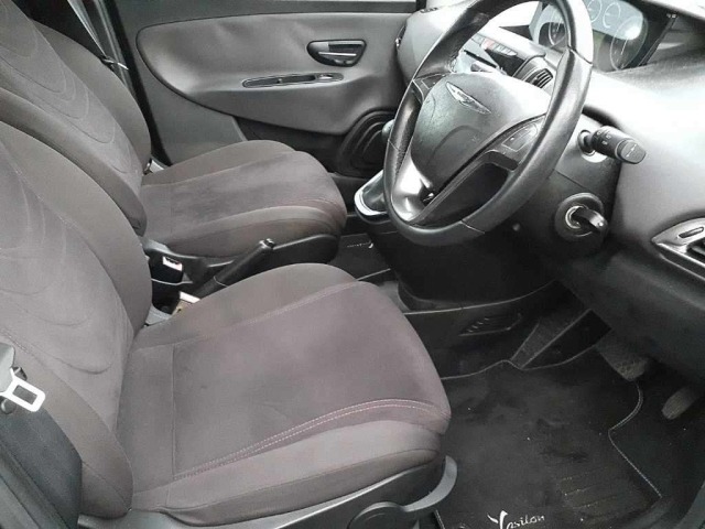 Chrysler YPSILON 2014 7084713-8