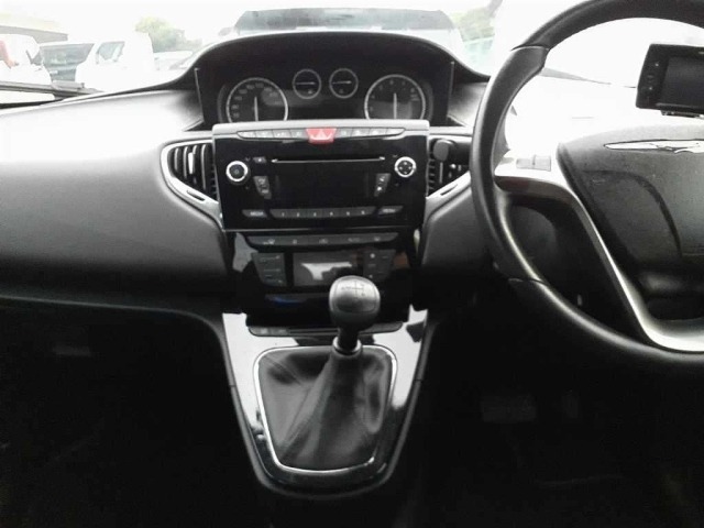 Chrysler YPSILON 2014 7084713-9