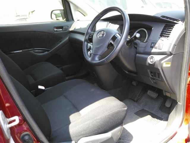 Toyota ISIS 2012 7097146-3