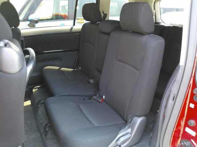 Toyota ISIS 2012 7097146-9