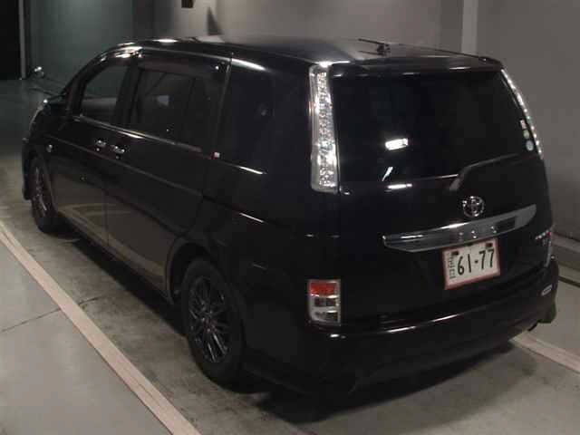 Toyota ISIS 2013 7097155-1
