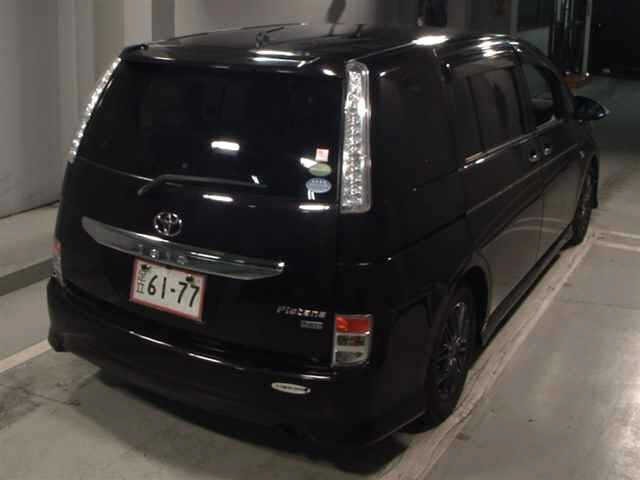 Toyota ISIS 2013 7097155-5