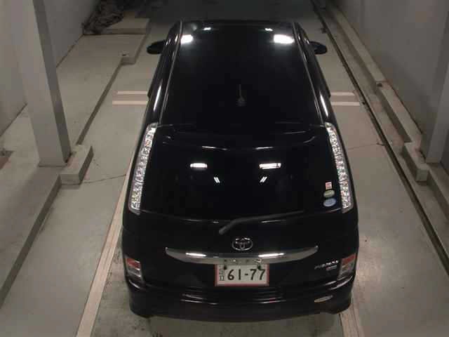 Toyota ISIS 2013 7097155-7