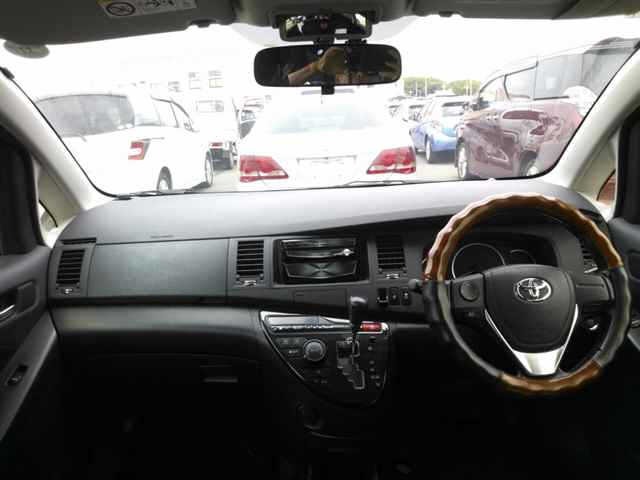 Toyota ISIS 2013 7097155-8