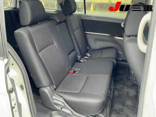Toyota ISIS 2011 7097178-5