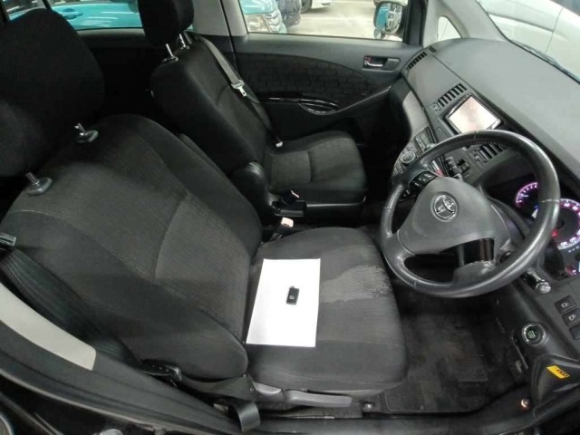 Toyota ISIS 2011 7097188-10