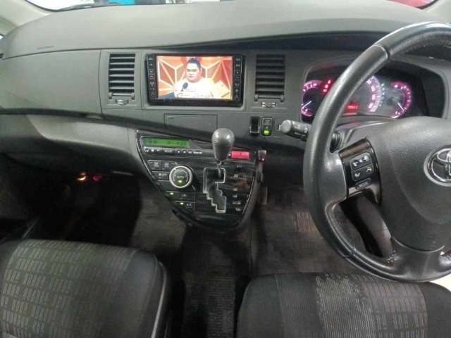 Toyota ISIS 2011 7097188-11