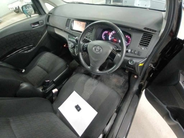 Toyota ISIS 2011 7097188-9