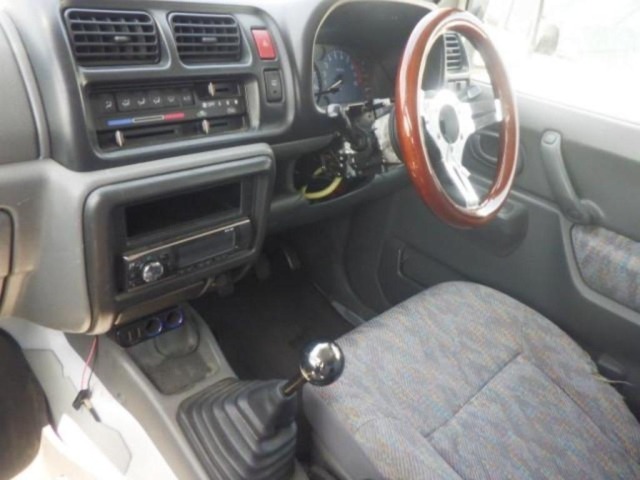 Suzuki JIMNY 2001 7106683-2