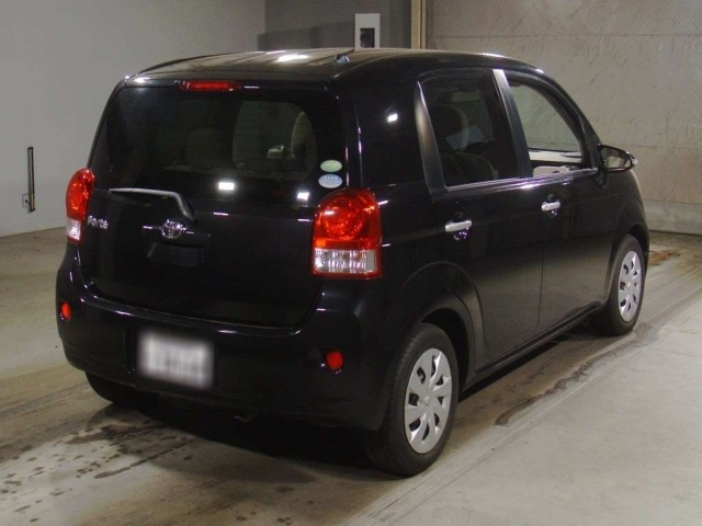 Toyota PORTE 2013 7102421-1