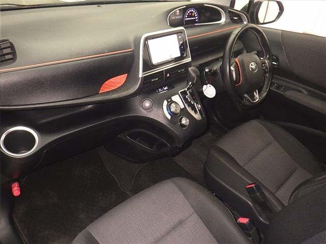 Toyota SIENTA 2018 7106040-4