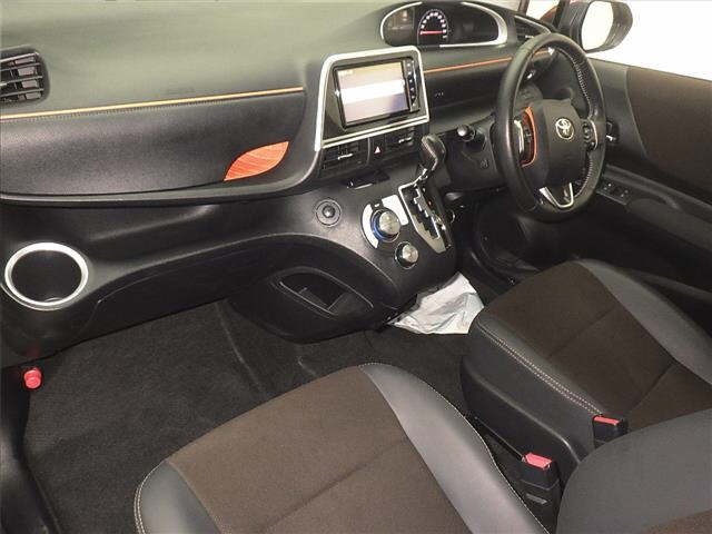 Toyota SIENTA 2021 7106044-4