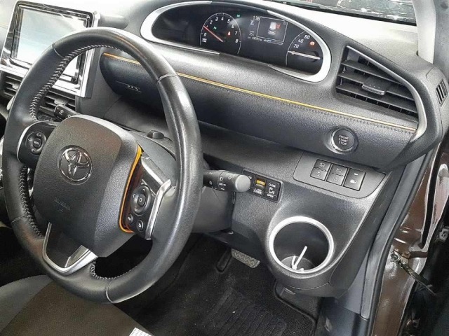 Toyota SIENTA 2021 7106107-9