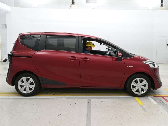 Toyota SIENTA 2018 7106114-3