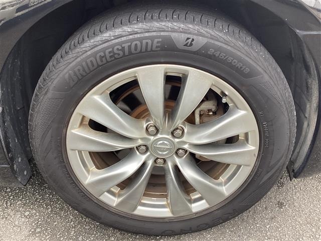 Nissan FUGA 2013 7110008-11