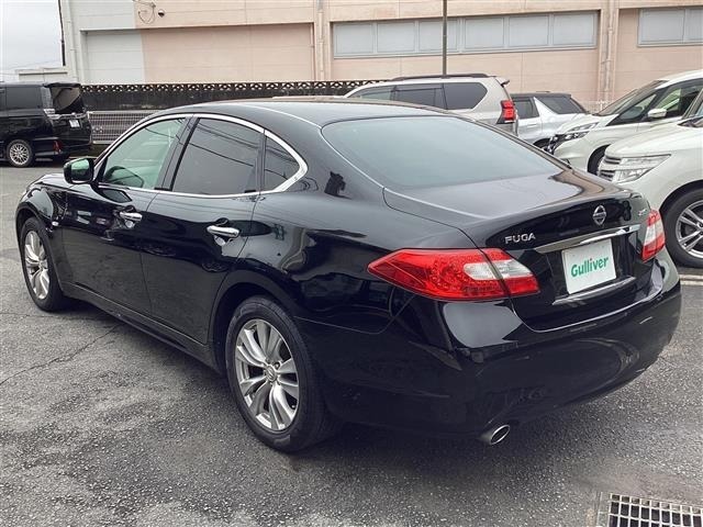 Nissan FUGA 2013 7110008-18