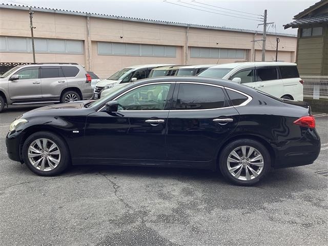 Nissan FUGA 2013 7110008-9
