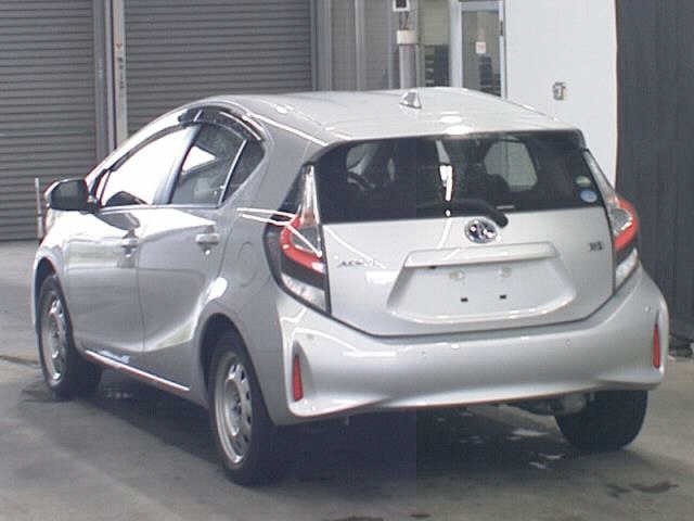 Toyota AQUA 2021 7124840-1