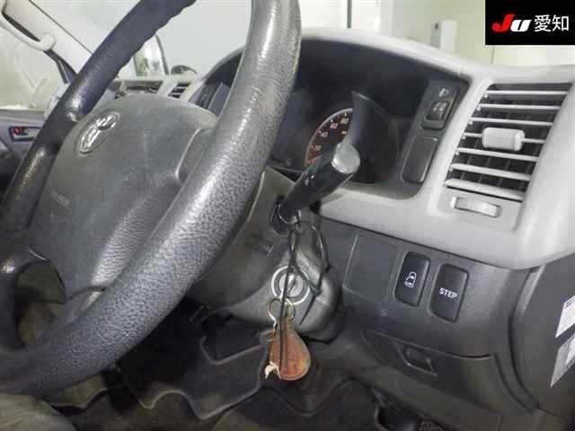 Toyota HIACE COMMUTER 2006 7137006-5