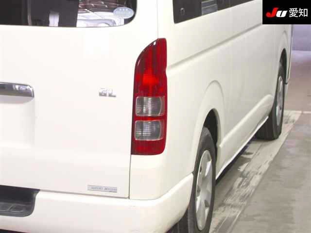 Toyota HIACE COMMUTER 2006 7137006-8
