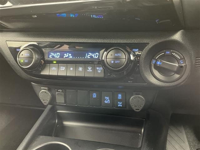 Toyota HILUX 2023 7126773-10