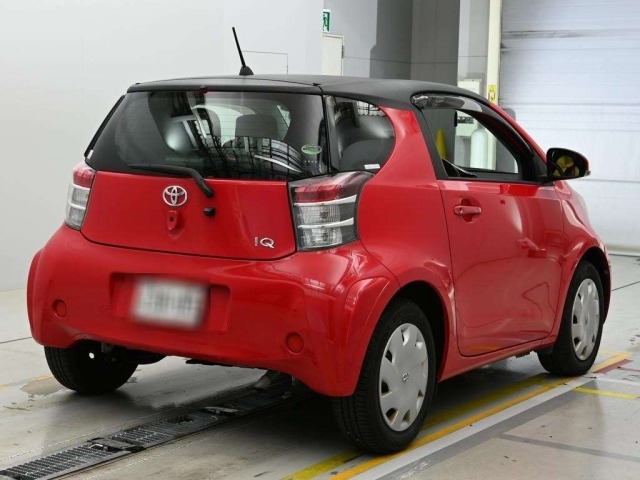 Toyota IQ 2013 7136893-1