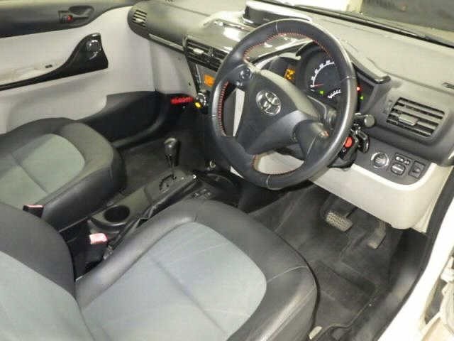 Toyota IQ 2012 7136902-3