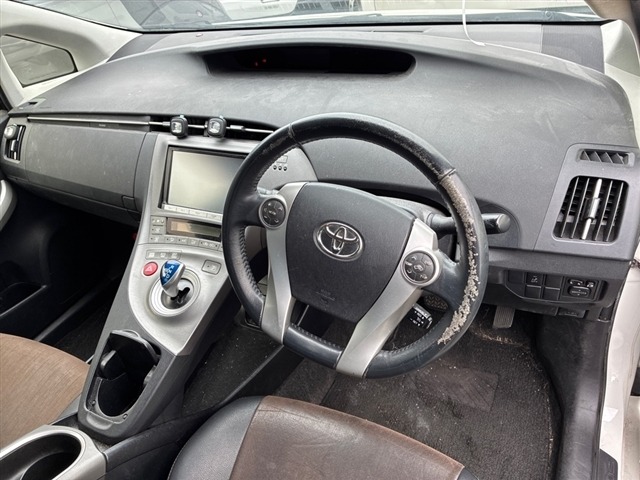 Toyota PRIUS 2015 7136801-3