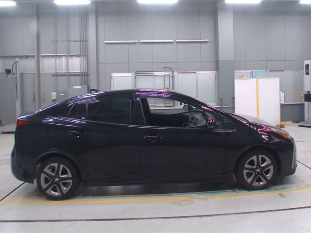 Toyota PRIUS 2021 7136846-3