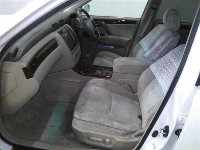 Toyota CROWN MAJESTA 1999 7151714-3