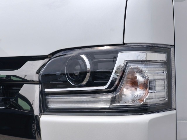 Toyota HIACE VAN 2026 7139411-20