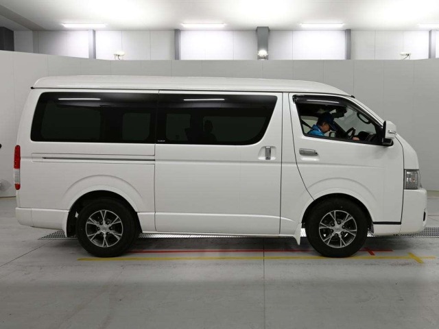Toyota HIACE VAN 2023 7139615-3