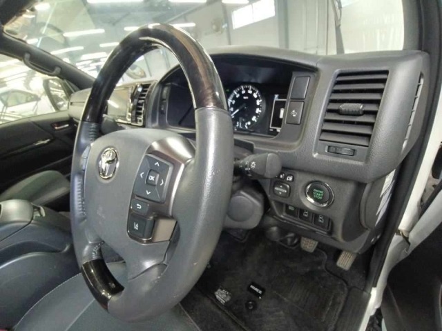 Toyota HIACE VAN 2023 7139615-9