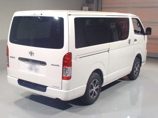 Toyota HIACE VAN 2026 7139675-1