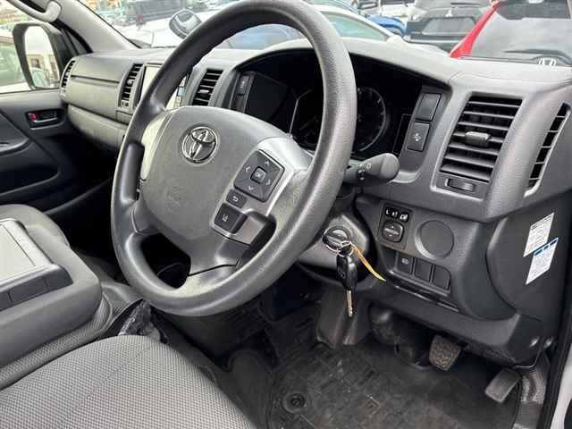 Toyota HIACE VAN 2024 7139690-3
