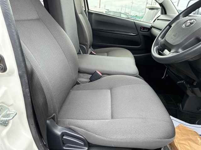 Toyota HIACE VAN 2019 7139700-7