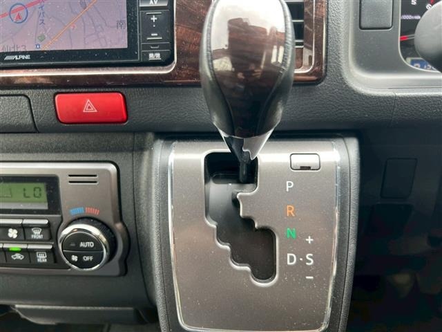 Toyota HIACE VAN 2018 7140555-18