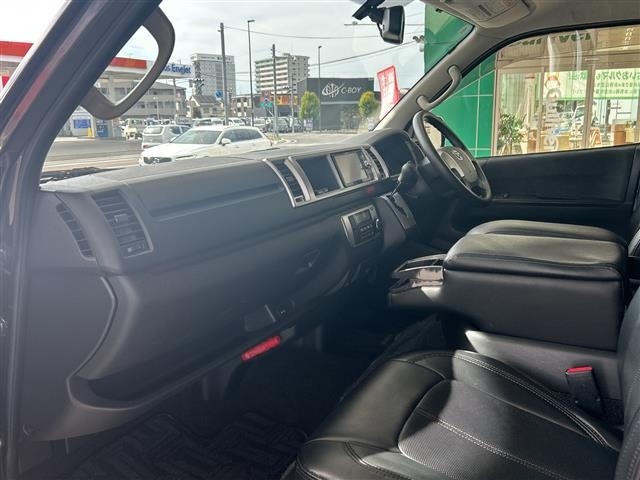 Toyota HIACE VAN 2017 7140642-10