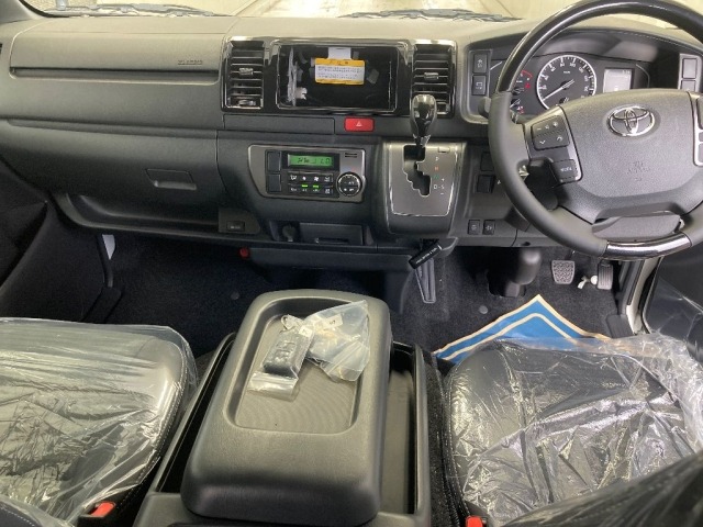 Toyota HIACE VAN 2026 7140708-4
