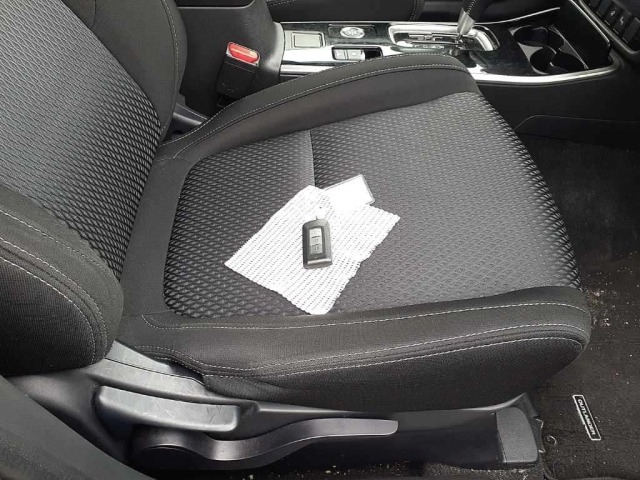 Mitsubishi OUTLANDER 2017 7142426-10