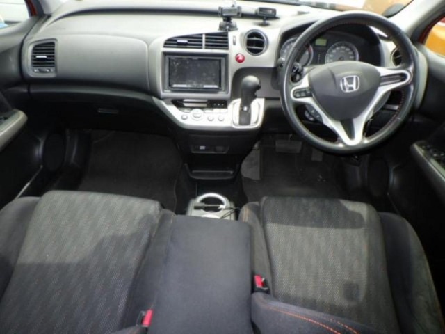 Honda STREAM 2011 7141368-3