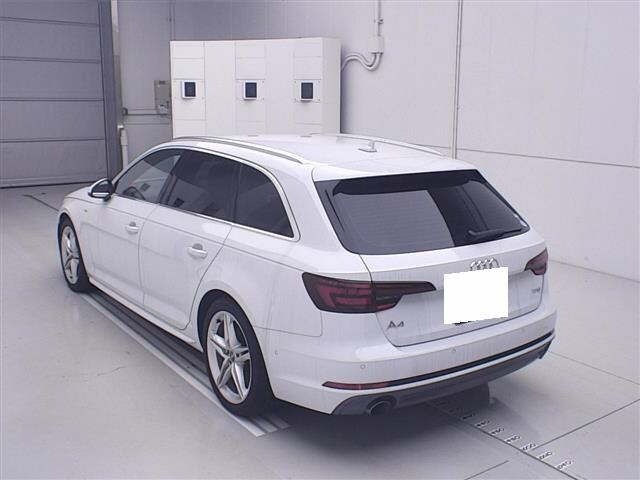 Audi A4 2018 7157997-1