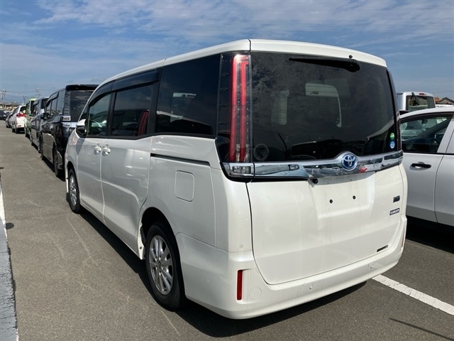 Toyota NOAH 2021 7160616-1
