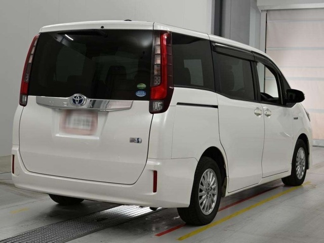 Toyota NOAH 2015 7160620-1