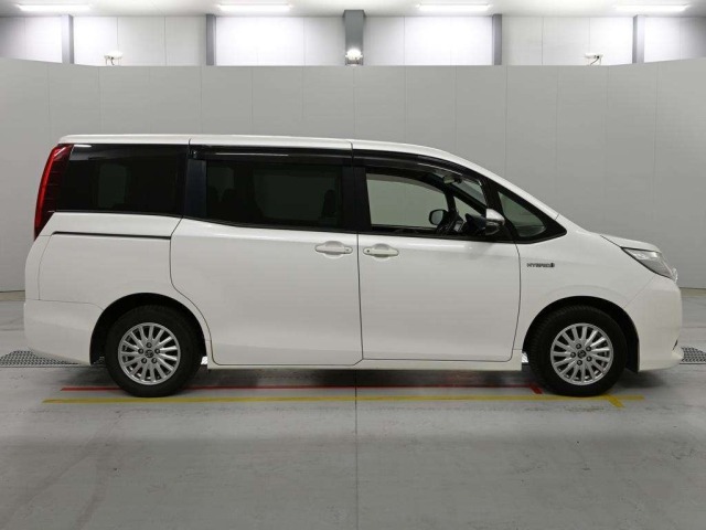 Toyota NOAH 2015 7160620-3