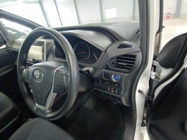 Toyota NOAH 2015 7160620-9