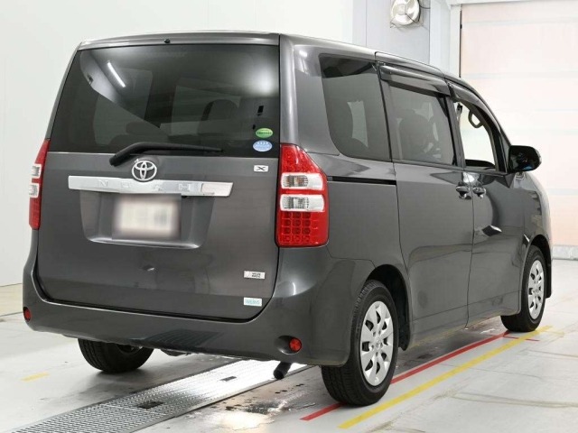 Toyota NOAH 2013 7160621-1