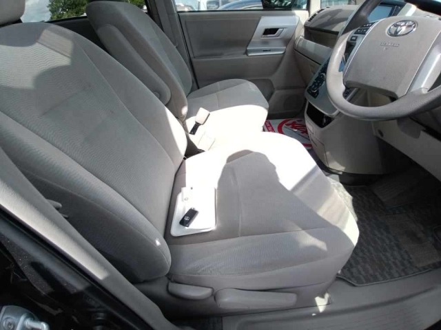 Toyota NOAH 2013 7160621-10