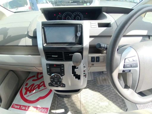 Toyota NOAH 2013 7160621-11